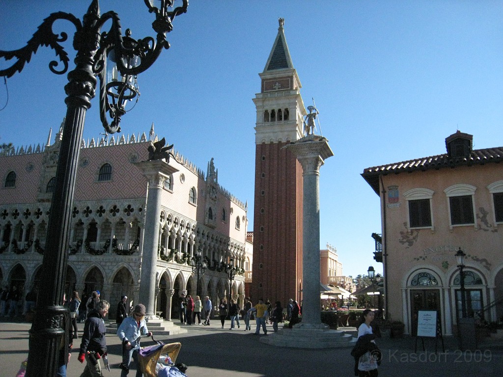 Disney 2010 D3 0920.jpg - January 9-11, 2010 Disney World Florida. Monday, up and ready to roll, took shuttle to Epcot. Caught a couple shows and took a lot of pictures. Finally had to call it a day to get to our plane to go home.